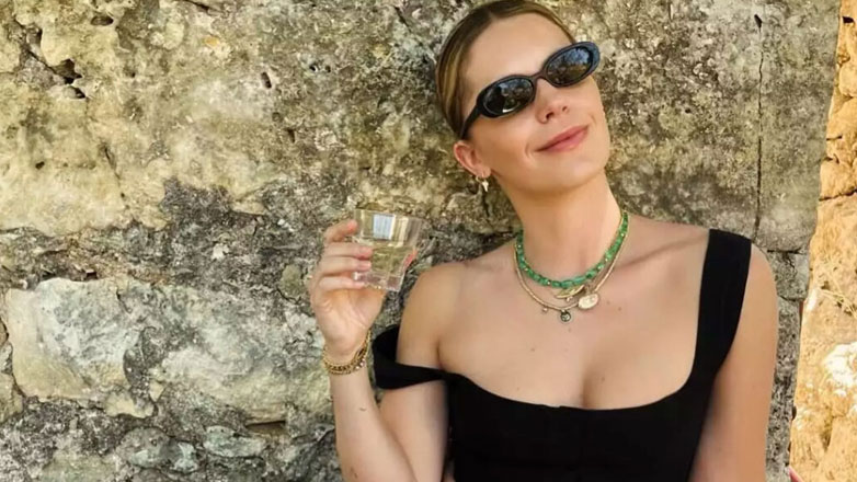 Ευγενία Νιάρχου: Επισκέφθηκε το χωριό του παππού της στη Λακωνία – Φωτογραφίες