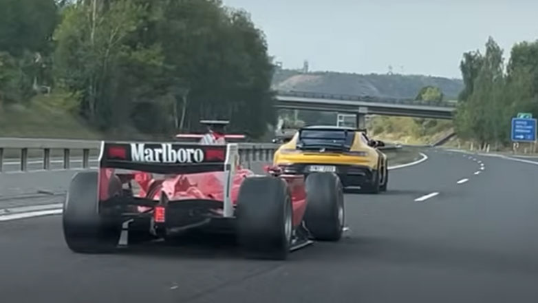 Δείτε τη στιγμή που η αστυνομία συλλαμβάνει τον άνδρα που οδηγούσε μονοθέσιο της F1 στην Εθνική οδό (Βίντεο) 