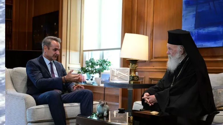 Ο διάλογος του πρωθυπουργού με τον Αρχιεπίσκοπο Ιερώνυμο μπροστά στις κάμερες
