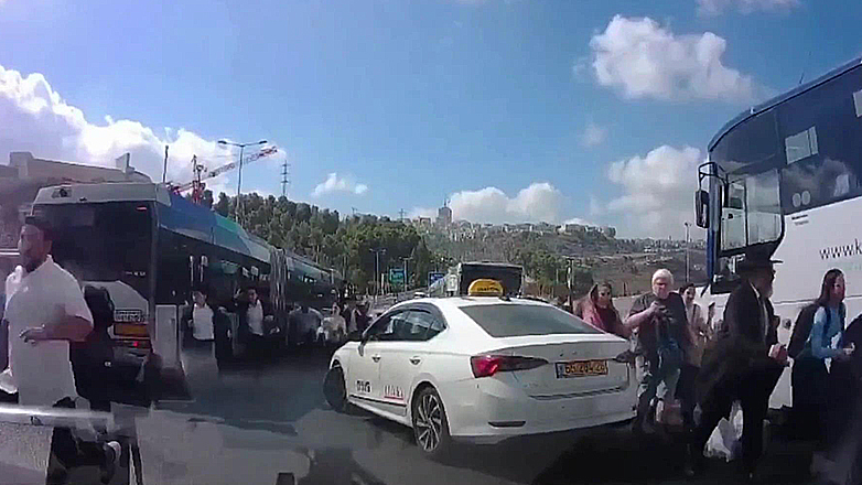 Bίντεο ντοκουμέντο από τη στιγμή της ένοπλης επίθεσης στην Ιερουσαλήμ