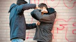 Ηλιούπολη: Ανήλικοι ξυλοκόπησαν και λήστεψαν 17χρονο