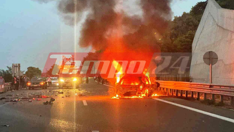 Αχαΐα: Τραγικό τροχαίο με δύο νεκρούς – Απανθρακώθηκε ο οδηγός του ενός οχήματος