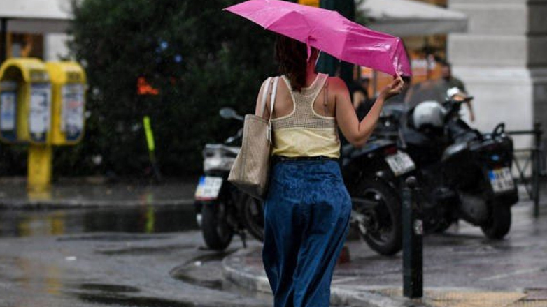 Καιρός: Τοπικές καταιγίδες με τον υδράργυρο στους 36 βαθμούς Κελσίου