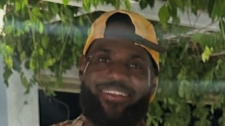 O ΛεΜπρόν Τζέιμς απολαμβάνει στην Κέρκυρα τις καλοκαιρινές του διακοπές