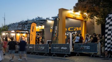 Έτσι ξεκίνησε από τη ΔΕΘ, το showcar της McLaren F1 Τeam, την περιοδεία του στην Ελλάδα