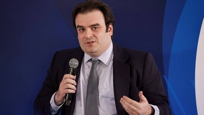 Άρθρο Πιερρακάκη στον Economist: Τα «αόρατα δασμολογικά τείχη» της Ευρώπης 