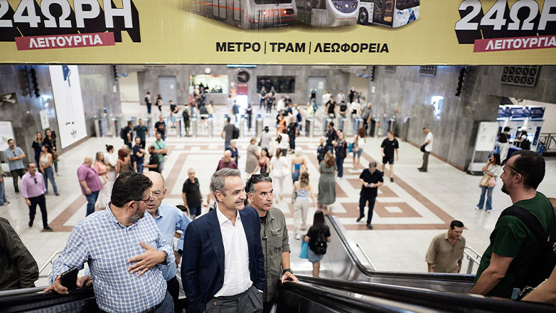 Ο Κυριάκος Μητσοτάκης  πήγε στον σταθμό του Μετρό στο Σύνταγμα