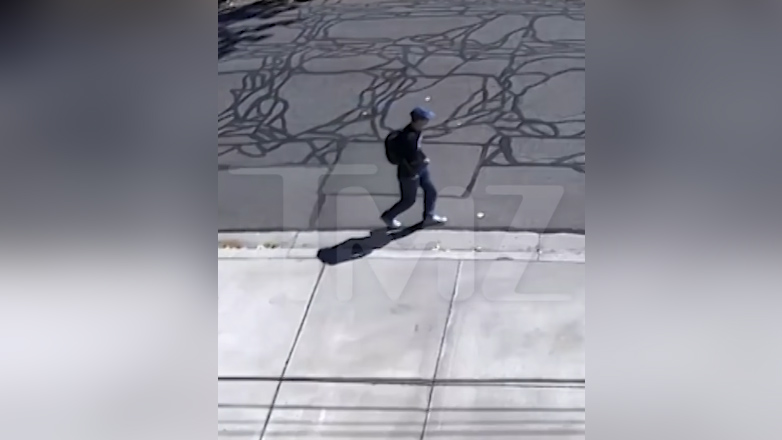 Δολοφονία Τσάρλι Κερκ: Νέο βίντεο δείχνει τον δράστη να περπατά κουτσαίνοντας