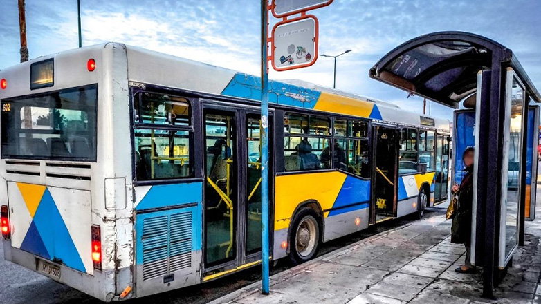 Πανικός σε λεωφορείο – Επιχείρησε να κατεβάσει το παντελόνι του μπροστά σε ανήλικους