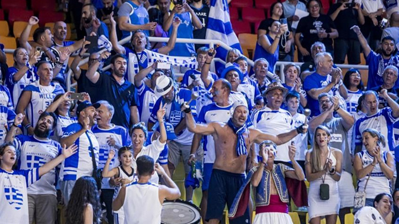 Eurobasket 2025: Γίνεται «γαλανόλευκη» η Ρίγα – Έλληνες φίλαθλοι καταφτάνουν στη Λετονία για τη μεγάλη μάχη της Εθνικής μας με την Τουρκία