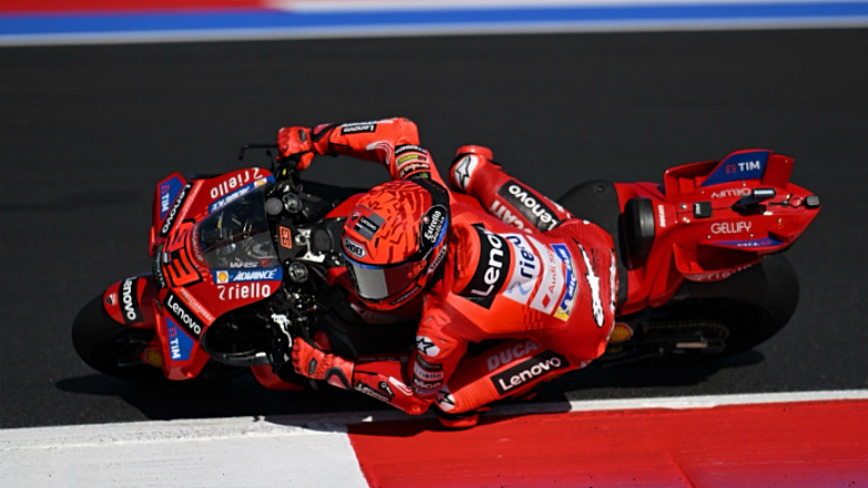 Ο Marc Marquez προηγείται του Bezzecchi στις Δοκιμές του Misano