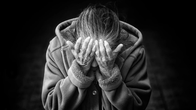 Βόλος: Αδίστακτοι απατεώνες ξεγέλασαν ηλικιωμένη