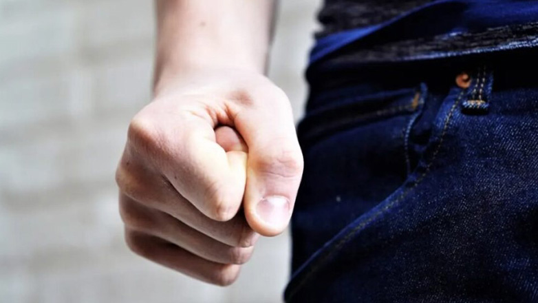 Θεσσαλονίκη: Άγρια επίθεση 18χρονης στον πρώην σύντροφό της και τον πατέρα του