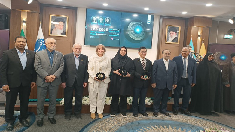 Ιρανή επιστήμονας βραβεύθηκε για πρωτοποριακή έρευνα για τον καρκίνο