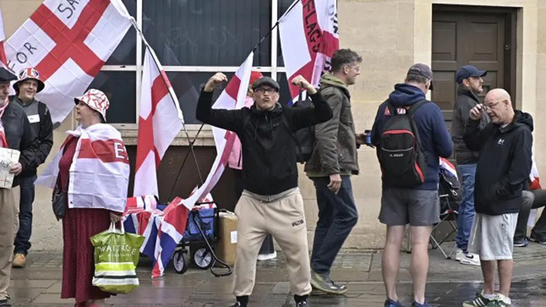 Στάρμερ: «Η Βρετανία δεν θα παραδώσει ποτέ τη σημαία της στην Ακροδεξιά»