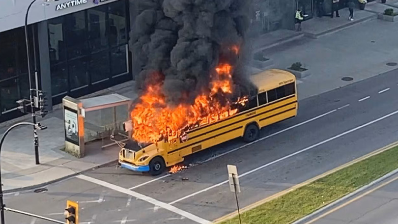 Καναδάς: Ηλεκτρικό σχολικό λεωφορείο τυλίχθηκε στις φλόγες