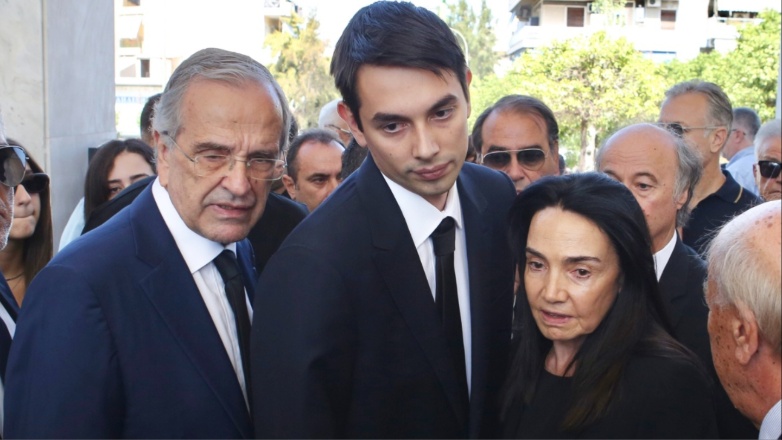 Λένα Σαμαρά: Συντετριμμένη η οικογένεια του Αντώνη Σαμαρά στο 40ήμερο μνημόσυνό της – Φωτογραφίες