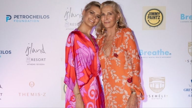 Τατιάνα Μπλάτνικ: Σπάνια δημόσια εμφάνιση με τη μητέρα της, Marie Blanche Bierlein σε φιλανθρωπική βραδιά στο Island