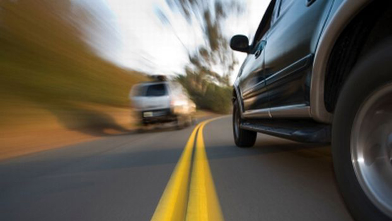 Λαμία: Αυτοκίνητο καταδίωκε με ταχύτητα άλλο αυτοκίνητο στο κέντρο της πόλης