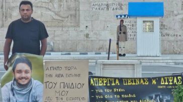 Τέμπη: Πατέρας θύματος ξεκίνησε απεργία πείνας στο Σύνταγμα
