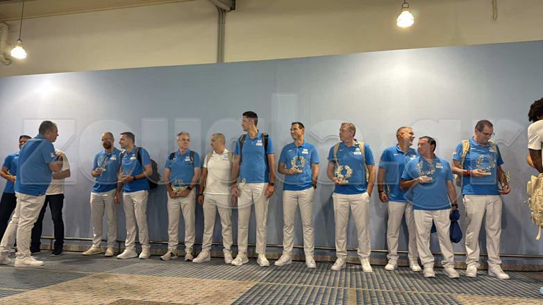 Εθνική ομάδα: Λαμπρή υποδοχή στο αεροδρόμιο