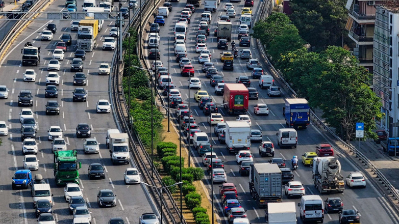 Στα «κόκκινα» η κίνηση στον Κηφισό λόγω δύο τροχαίων