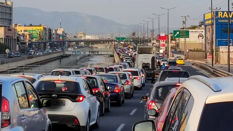 Άλιμος: Σύγκρουση 3 οχημάτων προκάλεσε δυσχέρεια στην κυκλοφορία