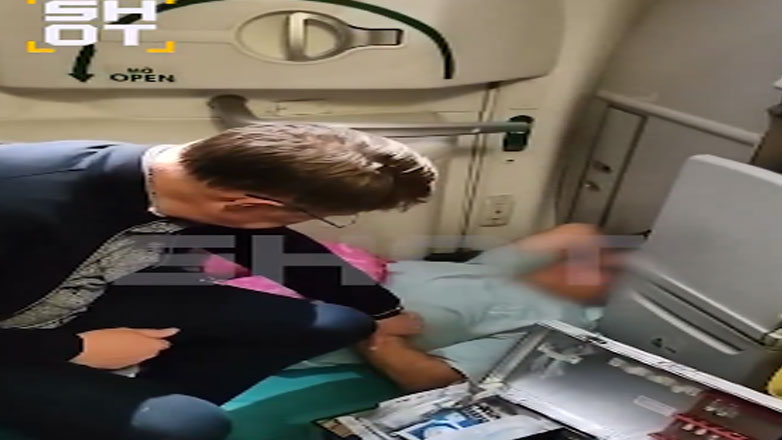 Ο Ρώσος υπουργός υγείας έσωσε επιβάτη εν ώρα πτήσης Ο Ρώσος υπουργός υγείας έσωσε επιβάτη εν ώρα πτήσης