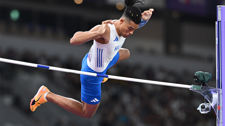 Live η προσπάθεια του Καραλή για μετάλλιο στο Παγκόσμιο πρωτάθλημα – Πέρασε με την πρώτη τα 5.75μ. και τα 5.90μ
