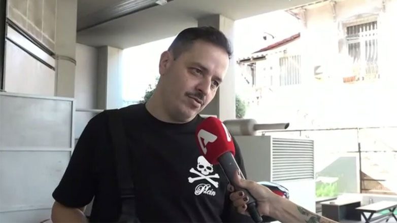 Αλέξανδρος Τσουβέλας: «Ένας μου έγραψε “τόσος κόσμος πεθαίνει, εσύ γιατί δεν πεθαίνεις;”»