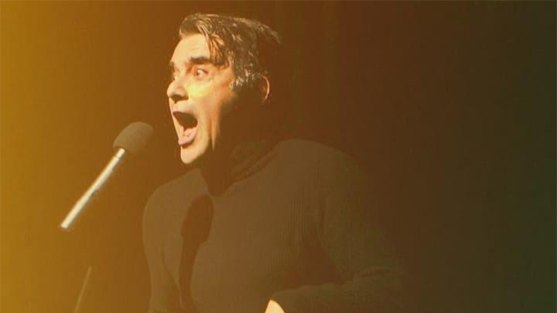 Κόκκαλο: Η παράσταση που καθήλωσε το κοινό της Νέας Υόρκης επιστρέφει