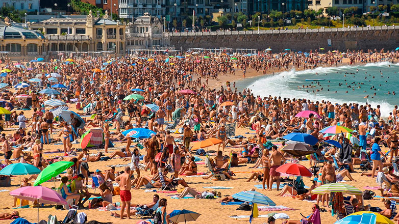 Οι εκπομπές άνθρακα από πετρελαϊκούς γίγαντες συνδέονται άμεσα για πρώτη φορά με δεκάδες θανατηφόρους καύσωνες