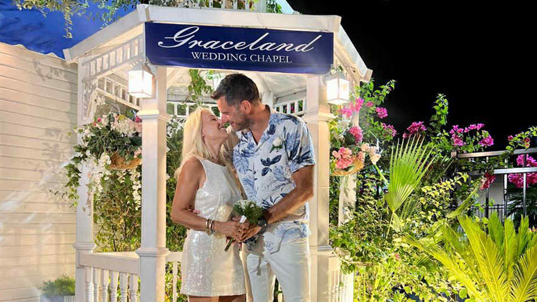 Η Έλσα Τόλη ντύθηκε νυφούλα στο Λας Βέγκας