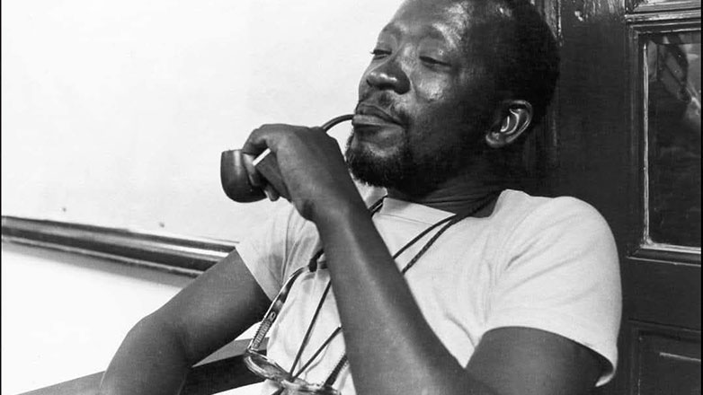 Όταν ο συγγραφέας Ουσμάν Σεμπέν κατήγγειλε την αποικιοκρατία στην Αφρική ενώπιον της Βασίλισσας Ελισάβετ