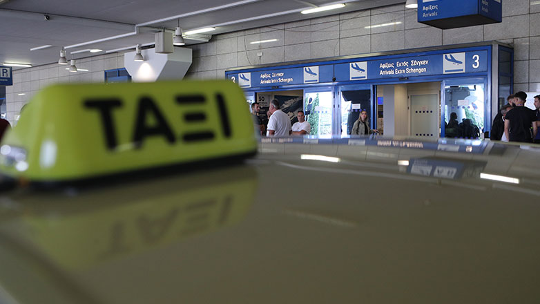 Οδηγός ταξί απείλησε με μαχαίρι συνάδελφό του στο «Ελ. Βενιζέλος» για μία κούρσα