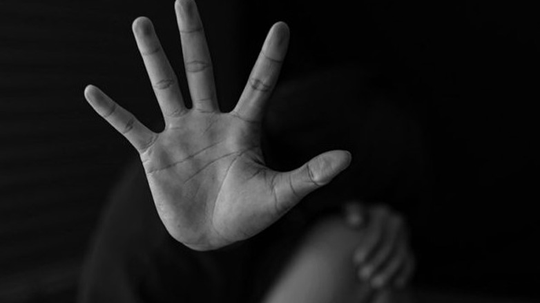 Γλυφάδα: Εξανάγκασαν μαθήτρια να γονατίσει και τραβούσαν βίντεο