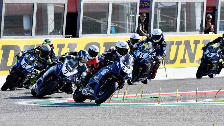 Οι Γιάννης Περιστεράς και Κωνσταντίνος Μαυρόπουλος στο Yamaha R7 European SuperFinale 2025