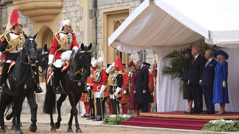 Ο βασιλιάς Κάρολος επαίνεσε τον Τραμπ για την προσήλωσή του στη διευθέτηση συγκρούσεων ανά τον κόσμο