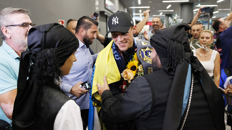 Αποθέωση στο αεροδρόμιο Μακεδονία για τον μυθικό Κουγιουμτσίδη!