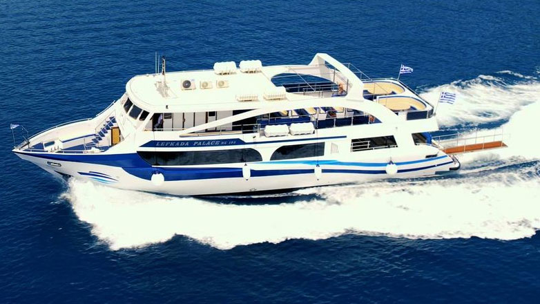 Λευκάδα: Τουριστικό σκάφος βυθίστηκε μετά από φωτιά