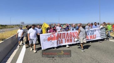 Πανθεσσαλικό μπλόκο αγροτών στον κόμβο Ε65 της Καρδίτσας