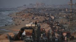 Το Ισραήλ εντείνει τους βομβαρδισμούς στην πόλη της Γάζας