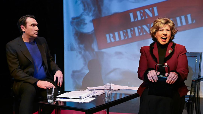 «Η Λένι Ρίφενσταλ κοιμάται τα βράδια;» για δεύτερη χρονιά στο θέατρο Μικρός Κεραμεικός