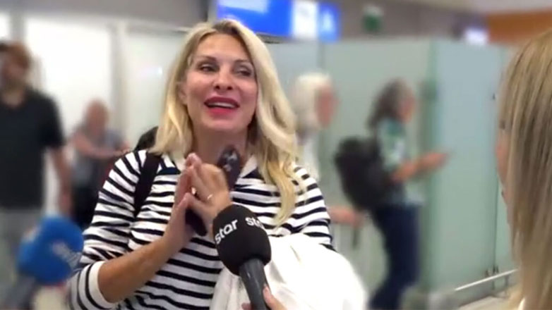 Ελένη Μενεγάκη: Έκλεισε το τηλέφωνο στον Μάκη Παντζόπουλο για να μιλήσει στην κάμερα! Ελένη Μενεγάκη: Έκλεισε το τηλέφωνο στον Μάκη Παντζόπουλο για να μιλήσει στην κάμερα!