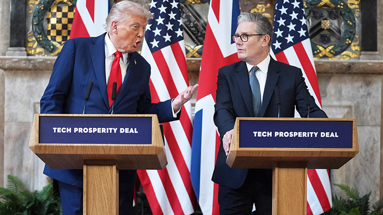 Business και χαμόγελα στη συνάντηση Τραμπ – Στάρμερ