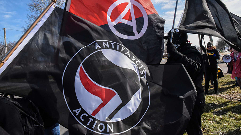 Οι Αμερικανοί προσπαθούν να ανακαλύψουν τι είναι το «Antifa» κίνημα