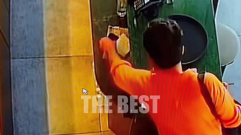 Πάτρα: Ο πρωινός πελάτης του καφέ ήταν… κλέφτης – Βίντεο