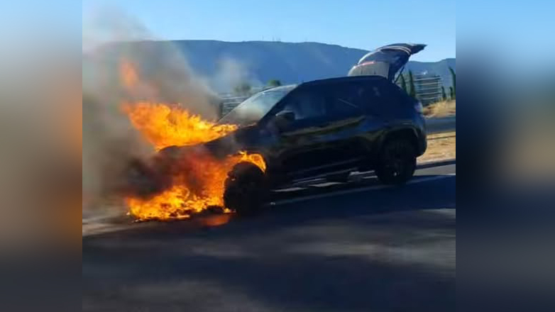 Αττική Οδός: Φωτιά σε όχημα στο ρεύμα προς αεροδρόμιο