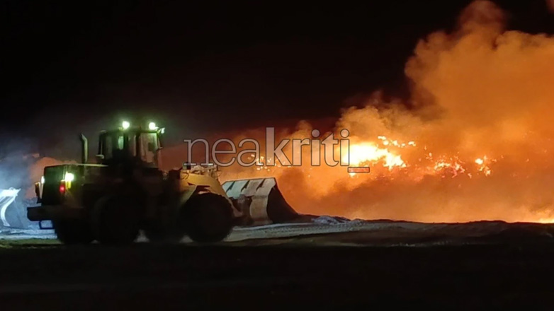 Χανιά: Σε εξέλιξη η φωτιά στον ΧΥΤΑ Ακρωτηρίου