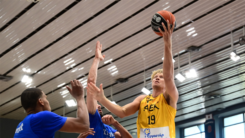 Τουρνουά «Ανδρέας Βαρίκας»: Με πολυφωνία στην επίθεση η ΑΕΚ, 95-85 την Καρδίτσα